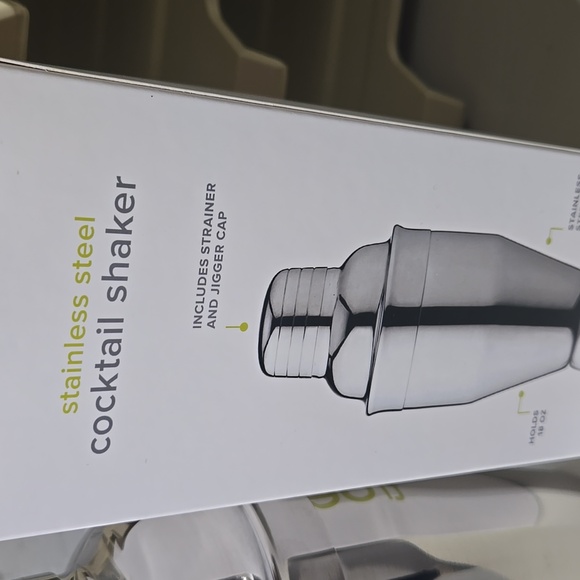 True stainless steel cocktail shaker with top 18 oz silver NEW in unopened box - Picture 6 of 6